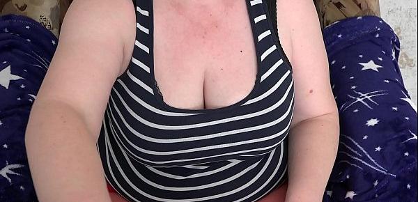  Milf masturbates dildo in front of webcam and shakes big natural tits.